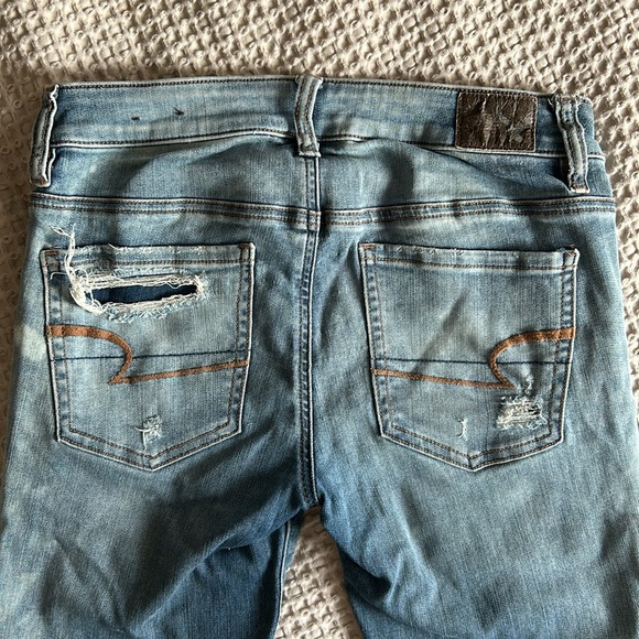 American Eagle size 4 regular, distressed and washed look - Picture 4 of 4